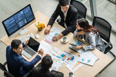 Mastering Elevator Pitches for the UK Market: How to Network Effectively